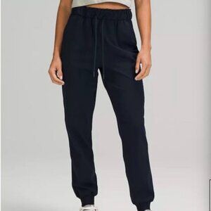 Stretch High-Rise Jogger Shorter Length Size 8